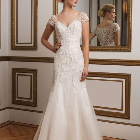 BRAND NEW WEDDING DRESS - Picture 3 of 6